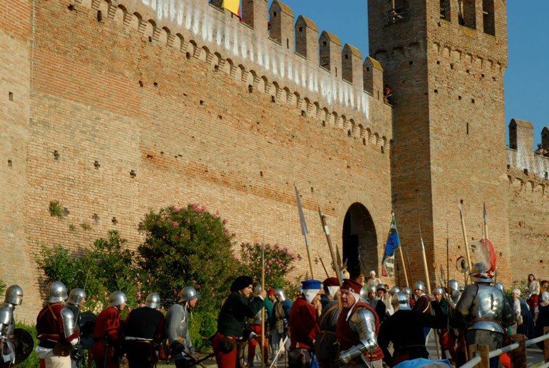 7-Assedio-al-Castello-Gradara-giorno-ingresso-mura